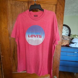 Levi’s Women’s / Men’s Red Logo T-Shirt – Classic Graphic Tee Levi Strauss